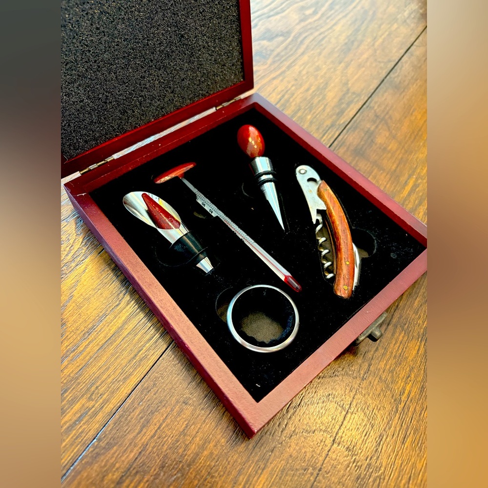 Wine Tools Gift Set in Mahogany Box